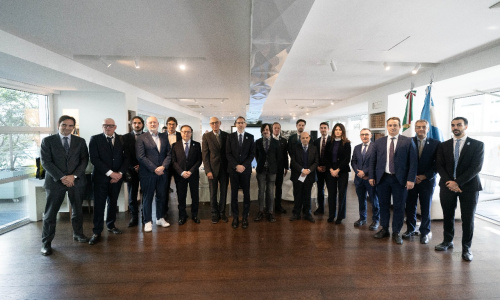 Sucalesca planteó las ventajas argentinas en sectores de la construcción, alimentos, software y automotriz.