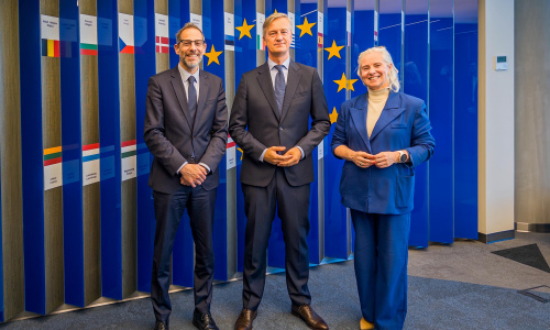 Diego Sucalesca con el flamante embajador de la Unión Europea (UE) en el país, Erik Høeg.