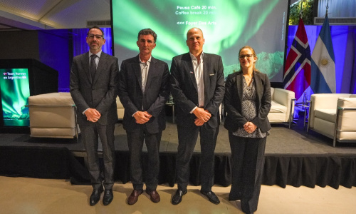 Sucalesca expuso la estrategia de promoción de la Agencia en el “Seminario sobre oportunidades de inversión y negocios sostenibles en el nuevo marco económico argentino”, organizado por la Embajada de Noruega en Argentina y la Cámara Argentino-Noruega de Comercio, junto con las empresas de capitales noruegos Equinor Argentina, Hydro, Golar LNG, Estremar, YARA y Norwegian Energy Partners.