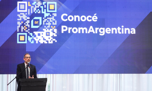 Diego Sucalesca pronunció un discurso en la presentación de Argentina Alimenta en La Rural.
