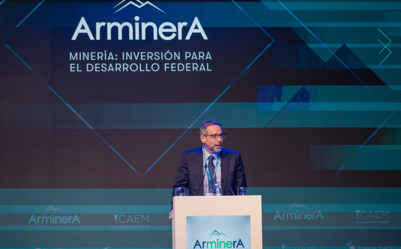 Diego Sucalesca disertó en la apertura de la convención Arminera.