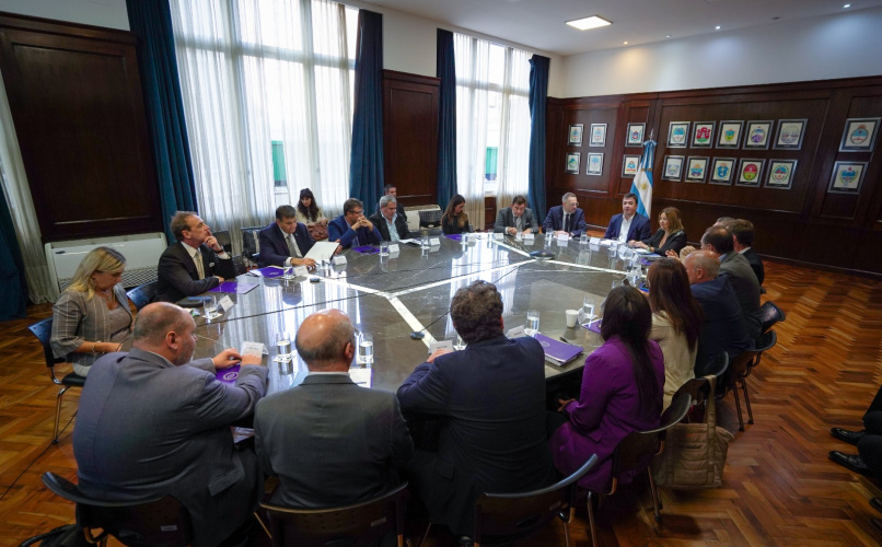 Diego Sucalesca encabezó la presentación del Programa junto a funcionarios nacionales y federales.