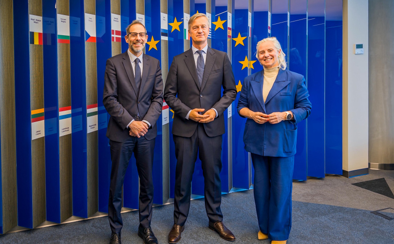 Diego Sucalesca con el flamante embajador de la Unión Europea (UE) en el país, Erik Høeg.