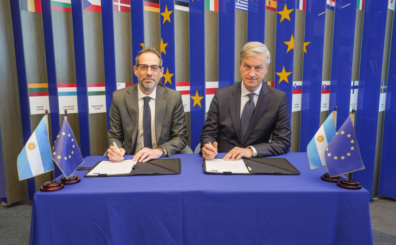 La Carta de Intención firmada por el presidente ejecutivo de la Agencia, Diego Sucalesca, y el embajador de la Unión Europea en Argentina, Erik Høeg