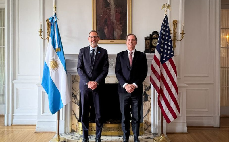 Sucalesca y el embajador Alec Oxenford se reunieron en Washington.