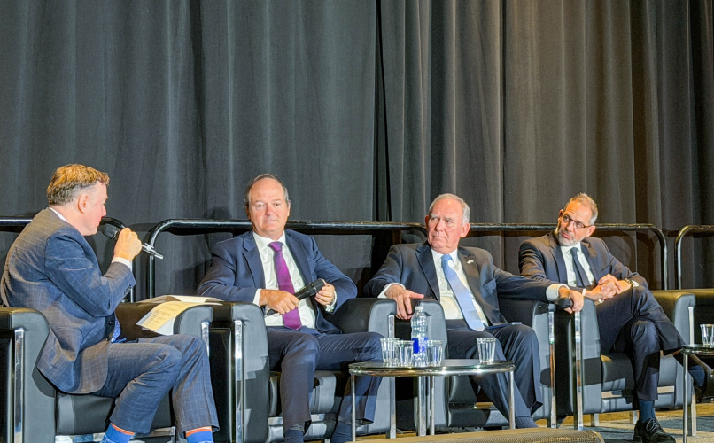Diego Sucalesca, Luis Lucero y Daniel González expusieron en un panel en el "Argentina Day" de PDAC.