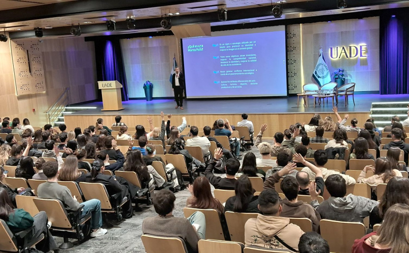Martín Giralda, director de Marca País Argentina, disertó en las universidades UADE y UB.