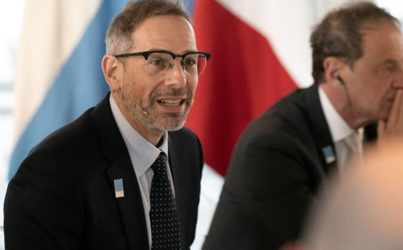 Diego Sucalesca expuso ante autoridades de gobierno, empresarias y diplomáticas italianas.