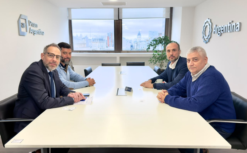 Diego Sucalesca se reunió con las autoridades de la cámara que agrupa a empresas avícolas.
