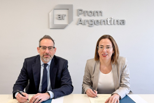 La firma del acuerdo estuvo a cargo de Diego Sucalesca y de Viviana Alva-Hart.