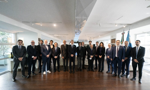 Sucalesca planteó las ventajas argentinas en sectores de la construcción, alimentos, software y automotriz.