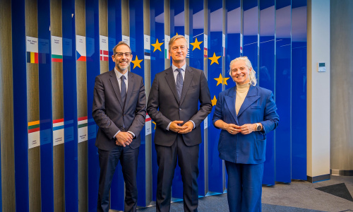 Diego Sucalesca con el flamante embajador de la Unión Europea (UE) en el país, Erik Høeg.
