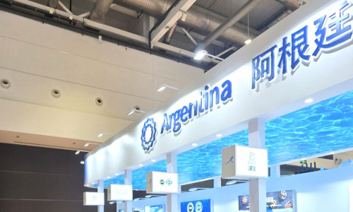 El stand nacional ocupó 120 m2 y albergó a representantes de 12 firmas argentinas.