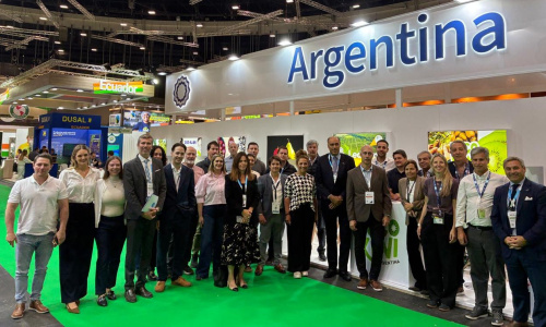 Dieciséis empresas nacionales presentaron sus productos frutihortícolas en España.