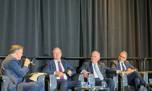 Diego Sucalesca, Luis Lucero y Daniel González expusieron en un panel en el "Argentina Day" de PDAC.