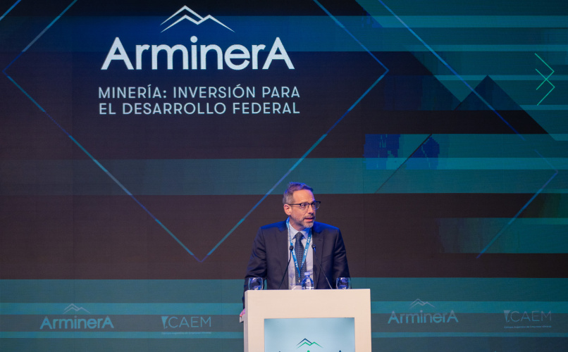 Diego Sucalesca disertó en la apertura de la convención Arminera.