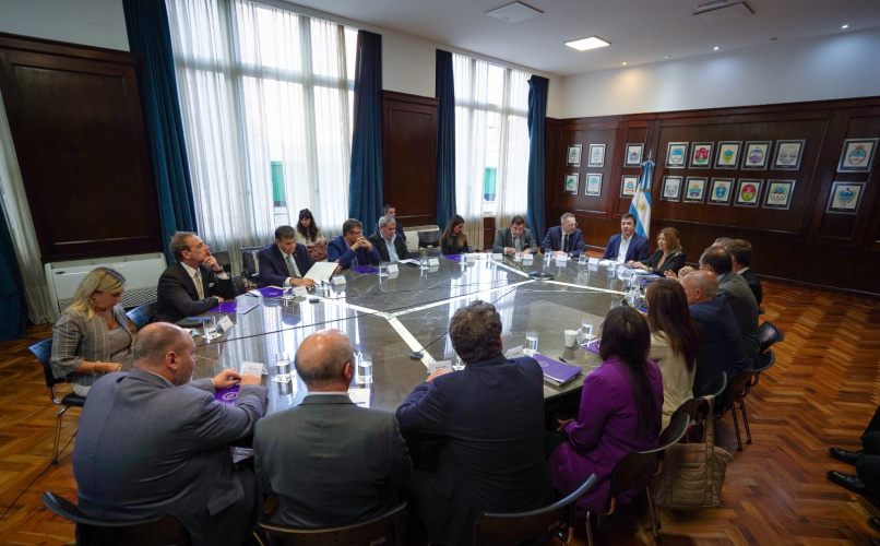 Diego Sucalesca encabezó la presentación del Programa junto a funcionarios nacionales y federales.