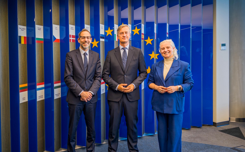 Diego Sucalesca con el flamante embajador de la Unión Europea (UE) en el país, Erik Høeg.
