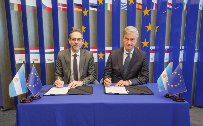 La Carta de Intención firmada por el presidente ejecutivo de la Agencia, Diego Sucalesca, y el embajador de la Unión Europea en Argentina, Erik Høeg