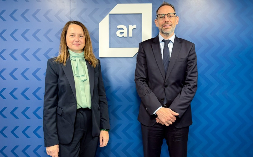 Diego Sucalesca dialogó con la embajadora de Eslovenia en Argentina, Tina Vodnik.