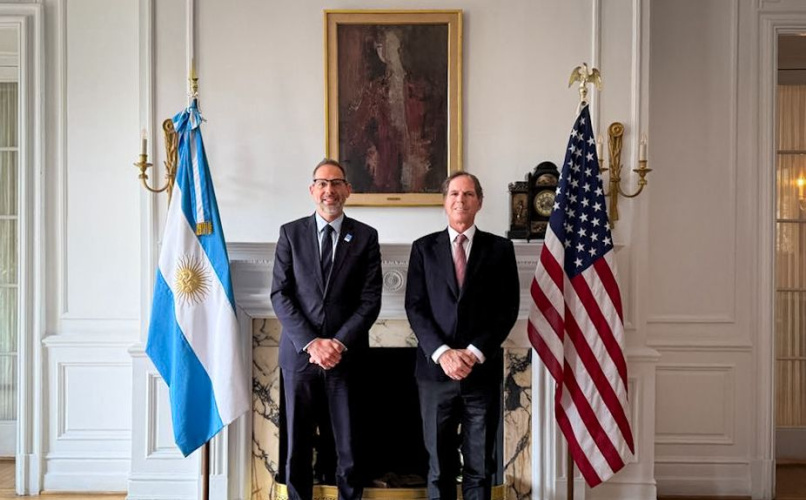 Sucalesca y el embajador Alec Oxenford se reunieron en Washington.