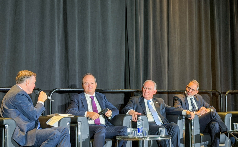 Diego Sucalesca, Luis Lucero y Daniel González expusieron en un panel en el "Argentina Day" de PDAC.