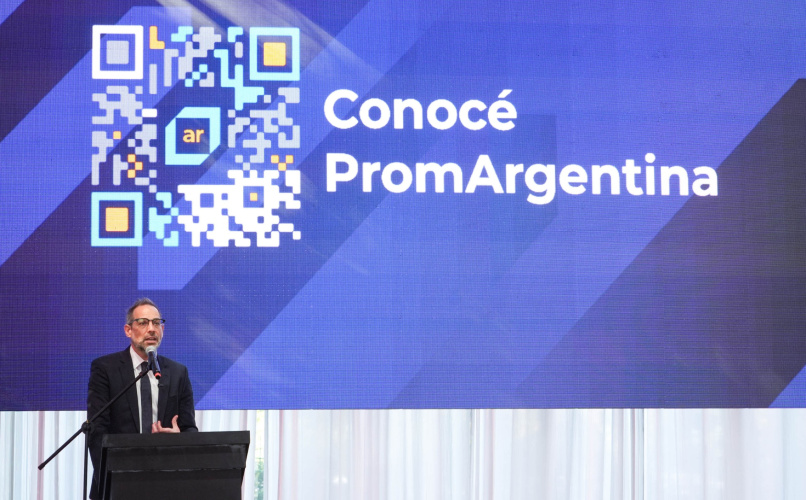 Diego Sucalesca pronunció un discurso en la presentación de Argentina Alimenta en La Rural.