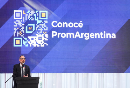Diego Sucalesca pronunció un discurso en la presentación de Argentina Alimenta en La Rural.